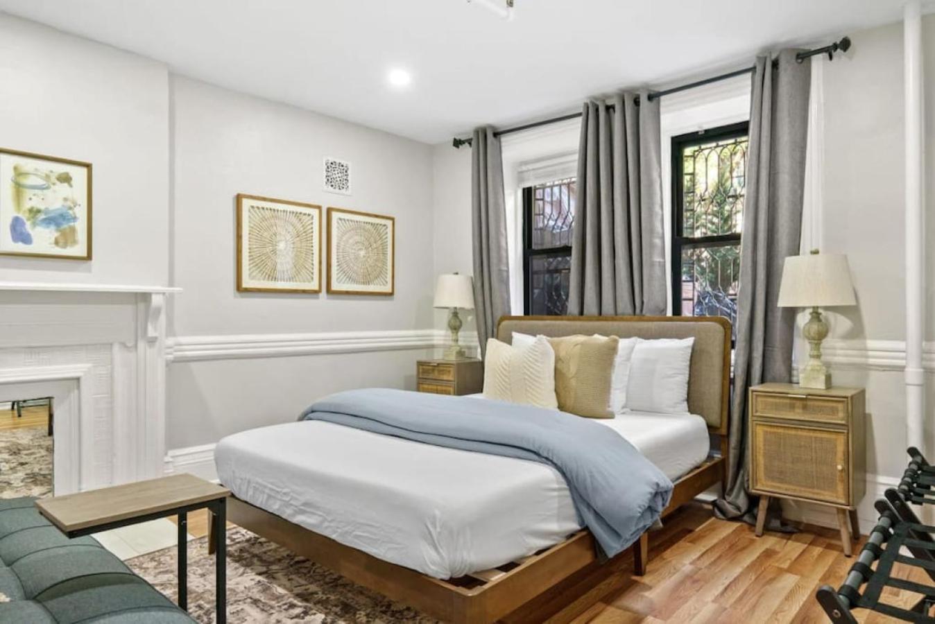 Holiday home Newly Renovated 2br W Rare Private Backyard And Bbq New York