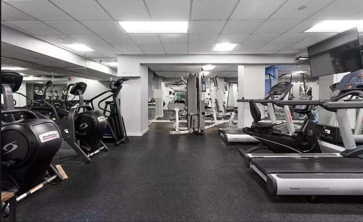 73-318 New Uws Doorman Gym