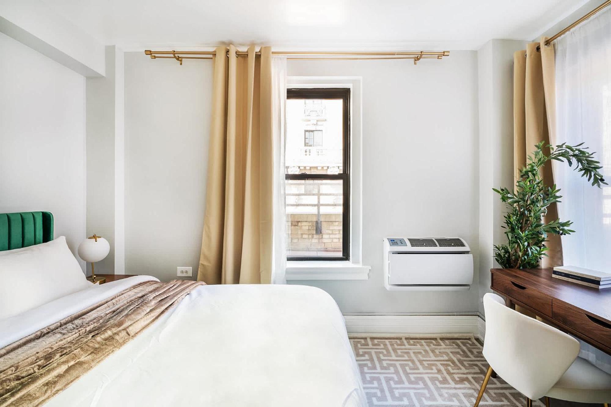 73-1504 Newly Reno Uws Doorman Gym Laundry New York