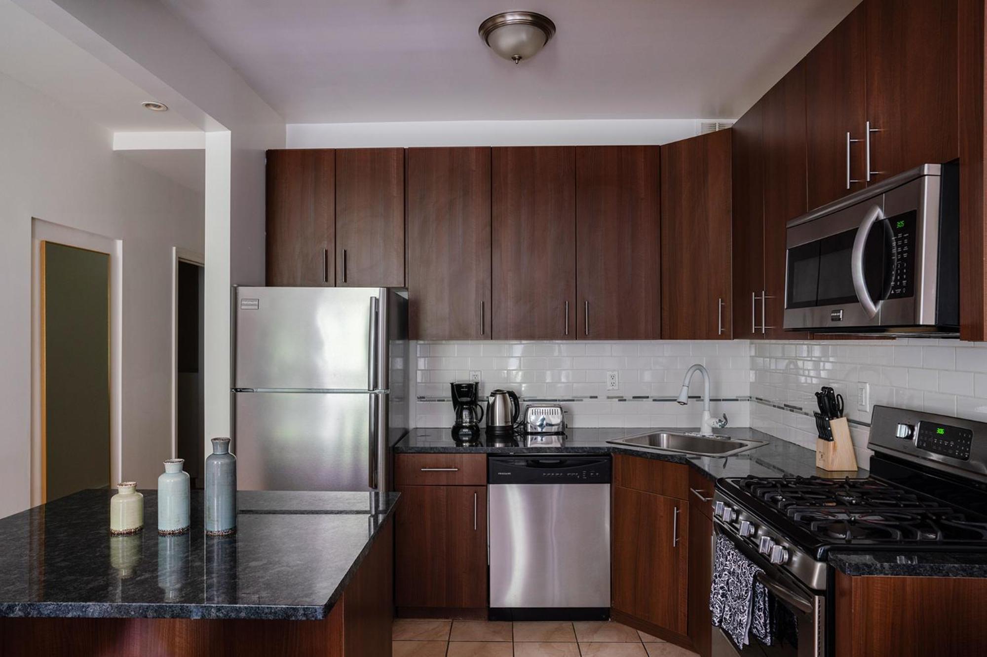 Bright And Sunny 3br Cozy Apartment *