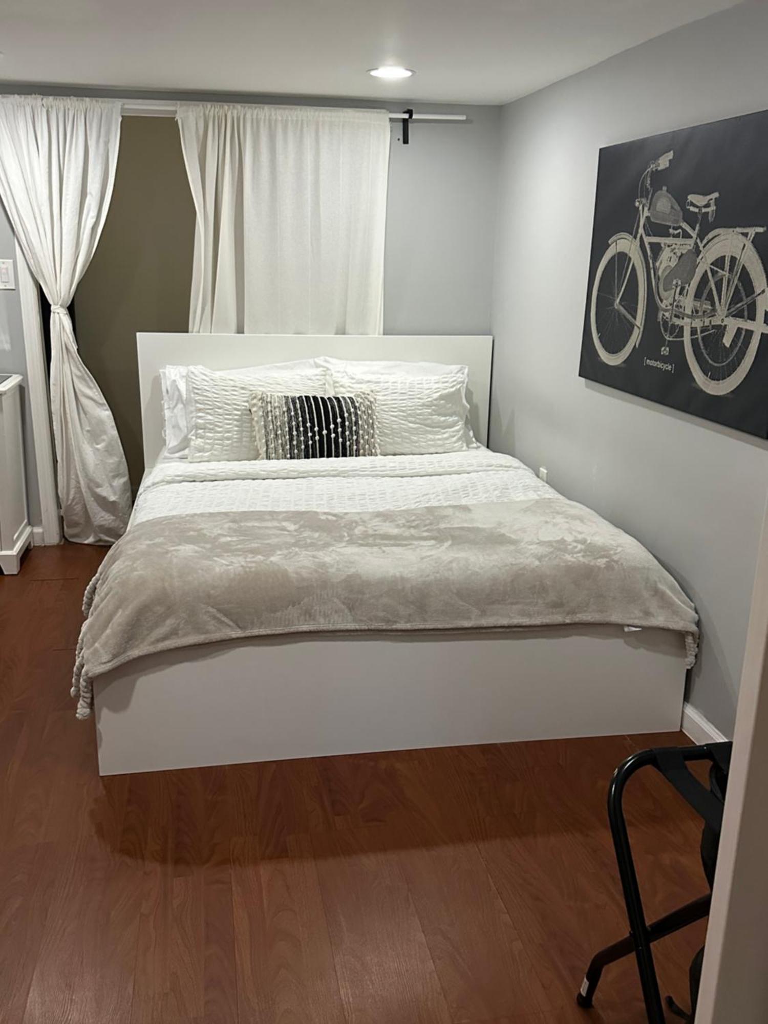 Apartment Morris Park Area New York