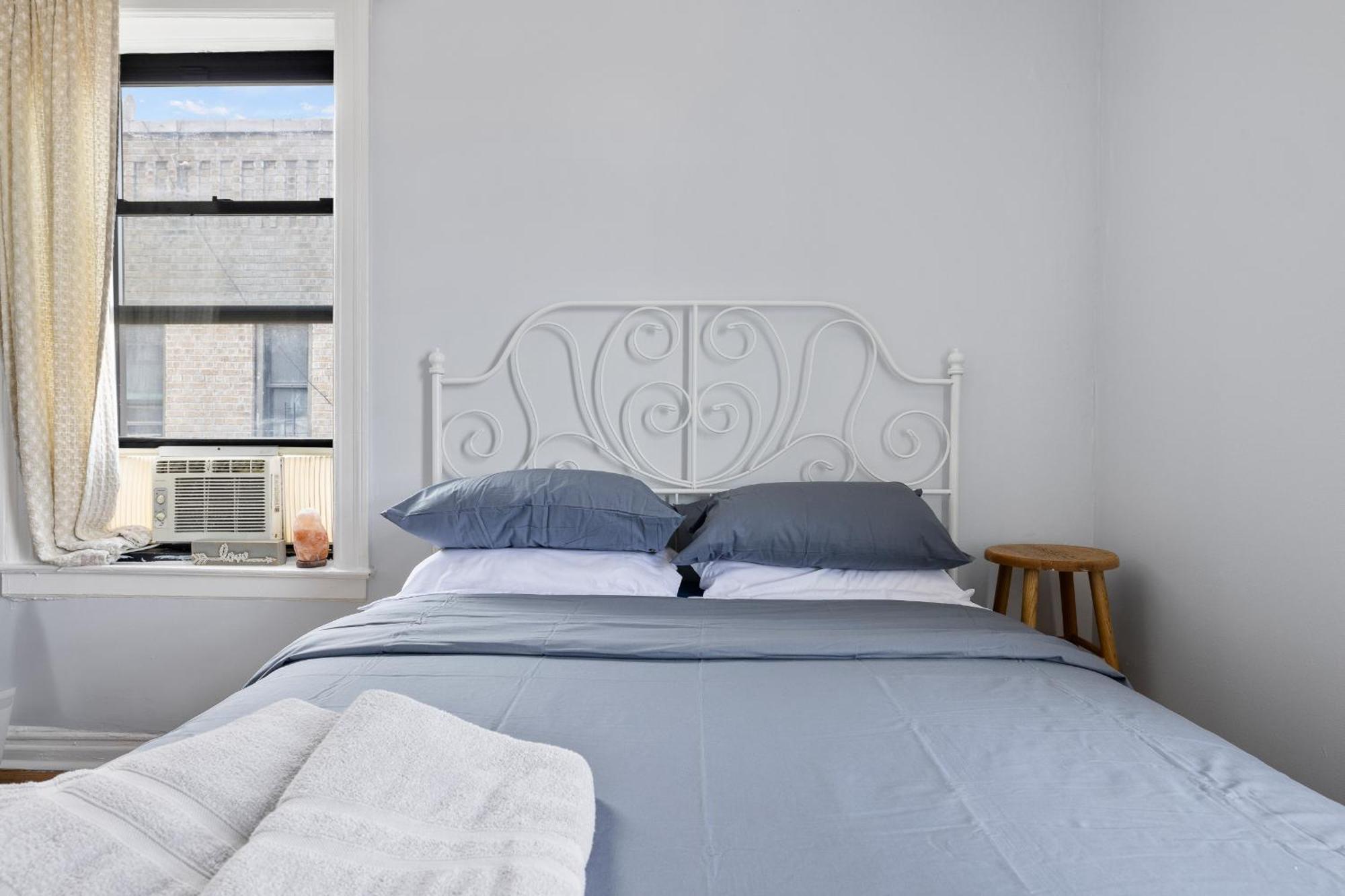 Live In Upper Manhattan On Budget Apartment *