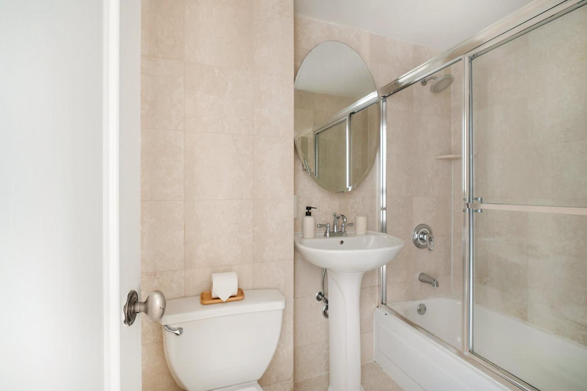 73-608 New 1br 1bth Uws Doorman Gym