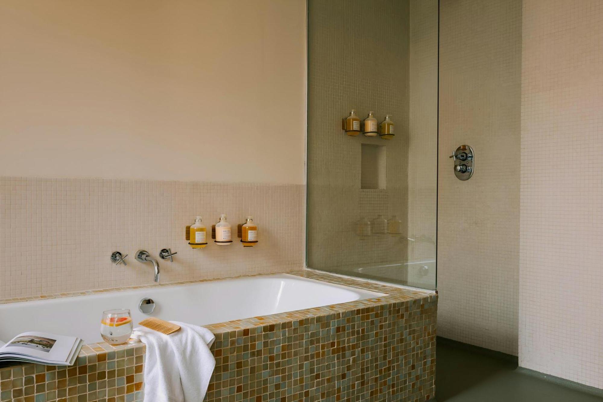 Chambers Hotel Central Park South, Sonder Hotel 4*