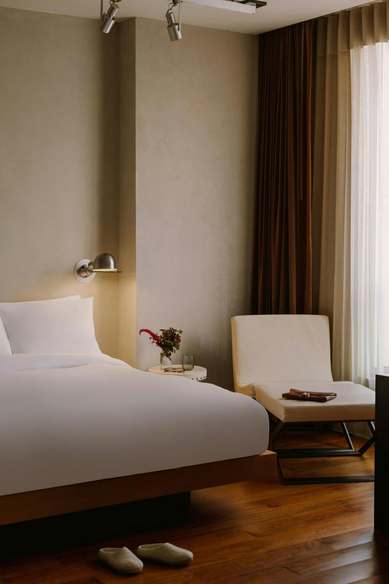 Chambers Hotel Central Park South, Sonder Hotel