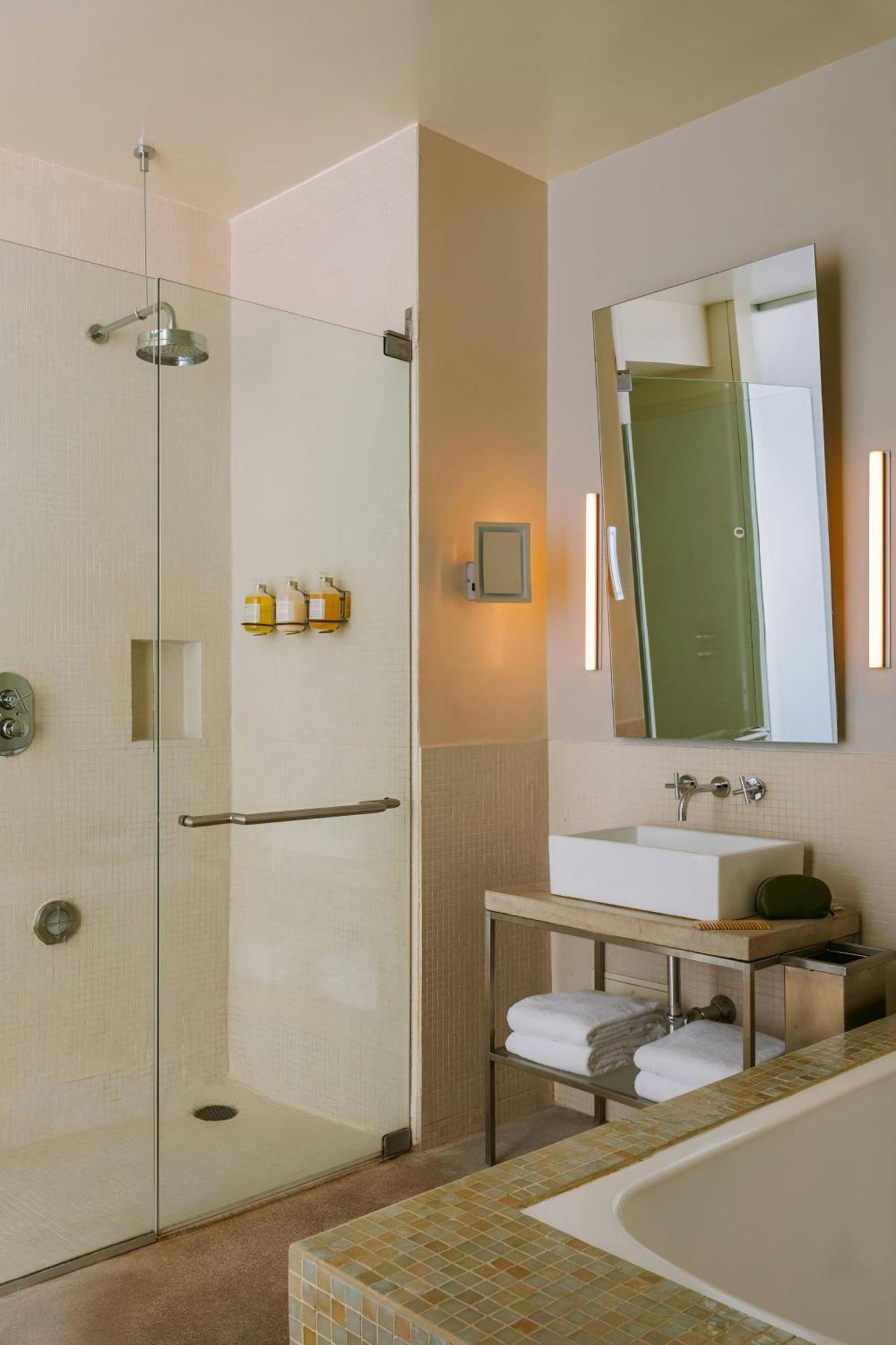 Hotel Chambers Hotel Central Park South, Sonder