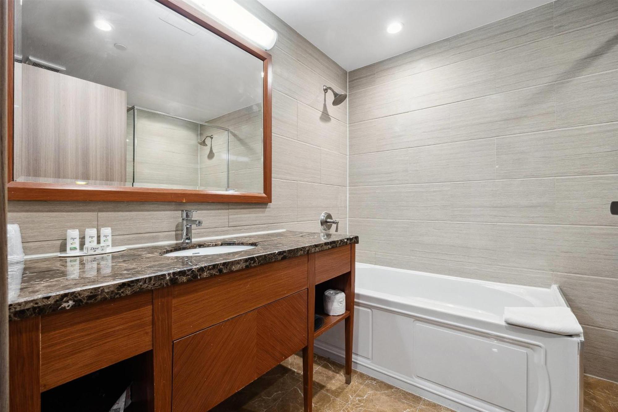 Ramada By Wyndham Flushing Queens Hotel 3*