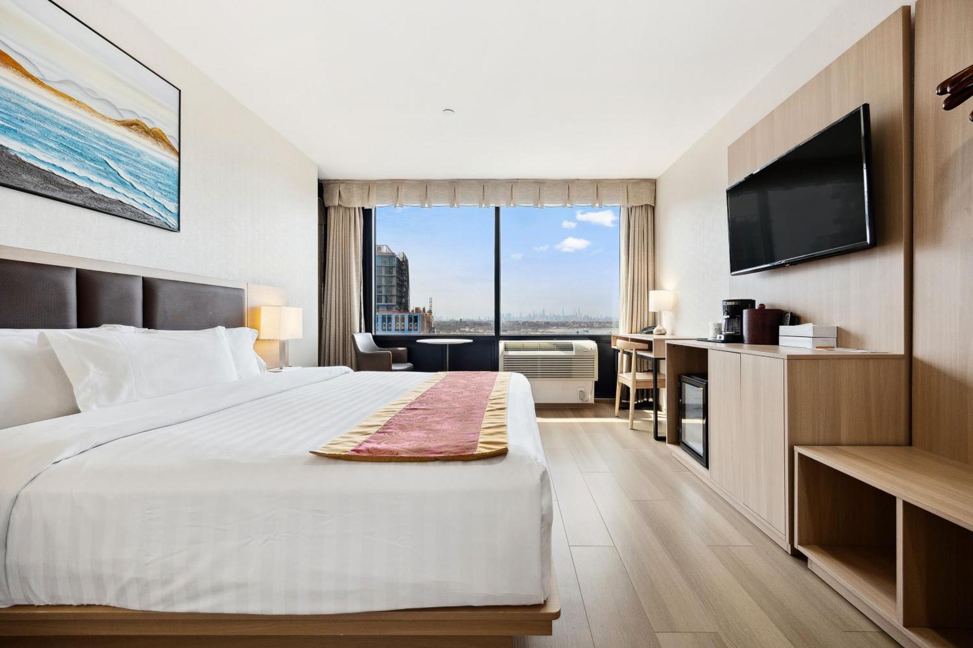 Ramada By Wyndham Flushing Queens Hotel