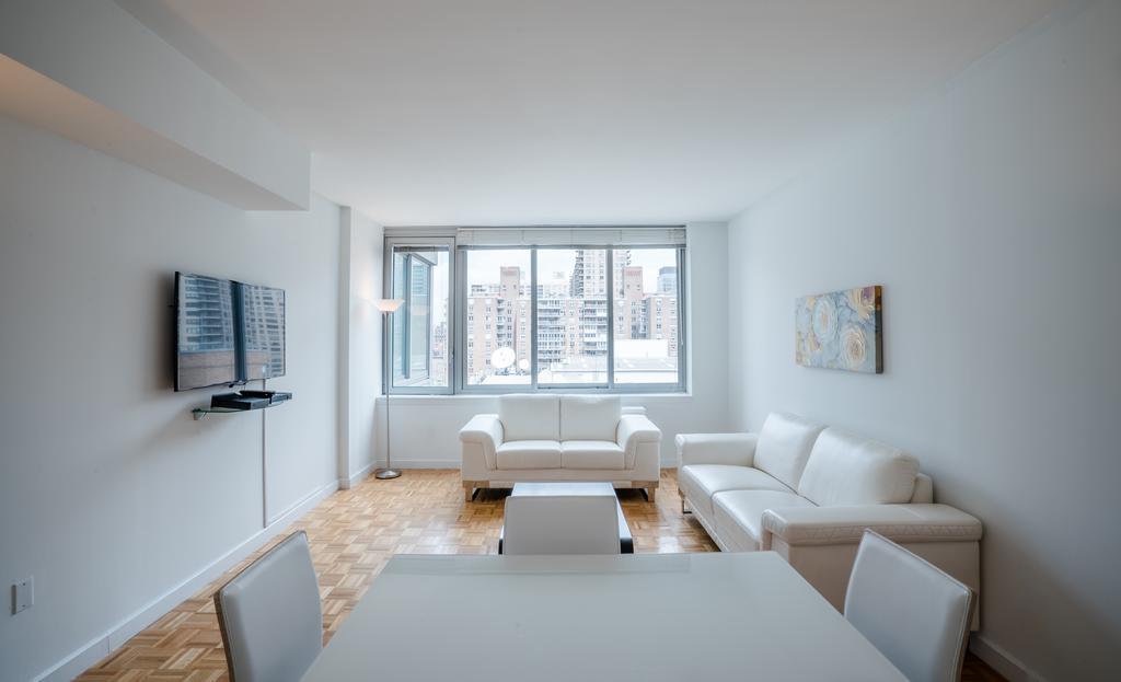 Lincoln Center Luxury Apartment *
