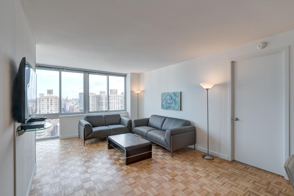 Lincoln Center Luxury Apartment *