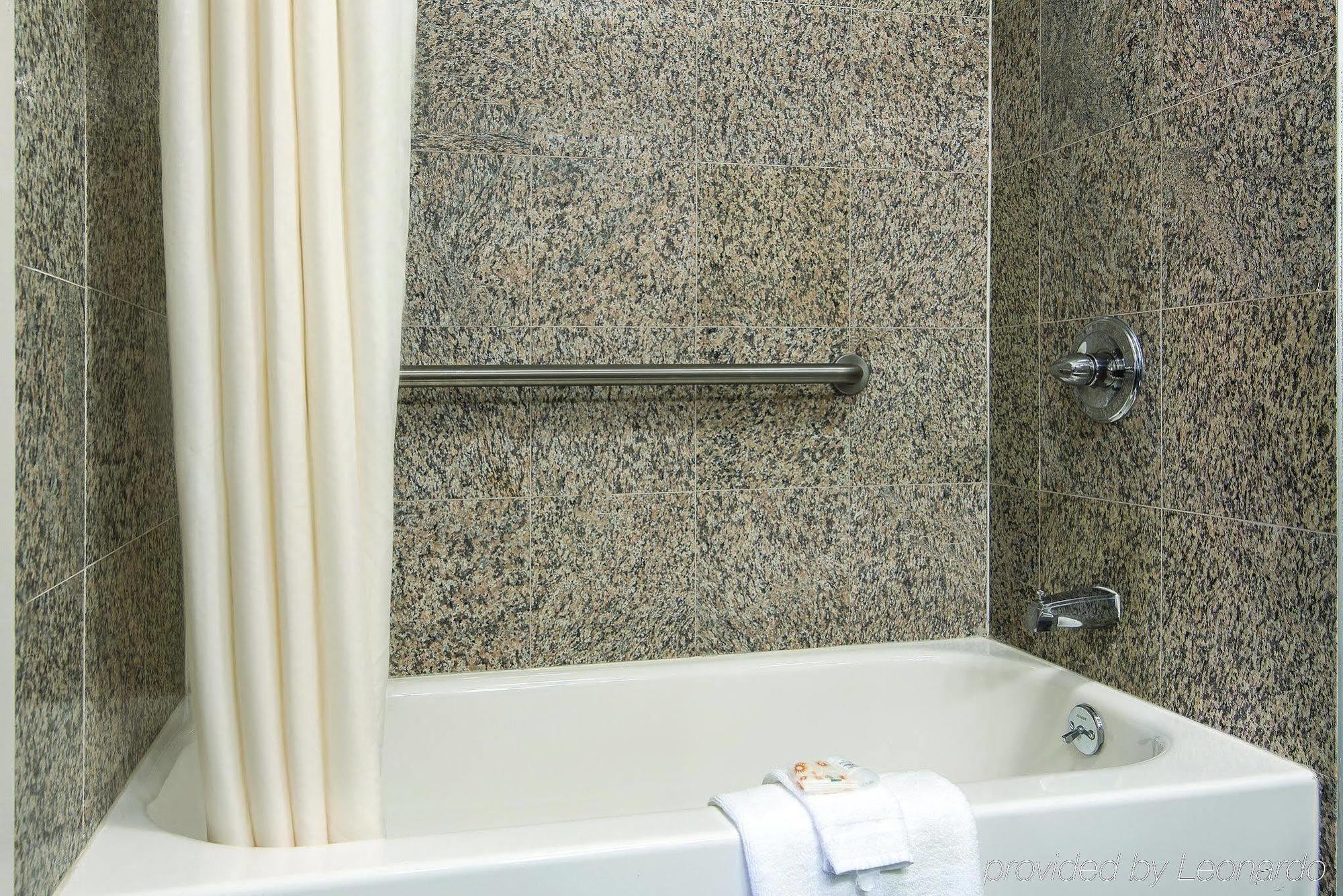 Hotel La Quinta By Wyndham Brooklyn East New York